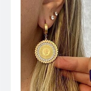 Count stainless earrings. NWT